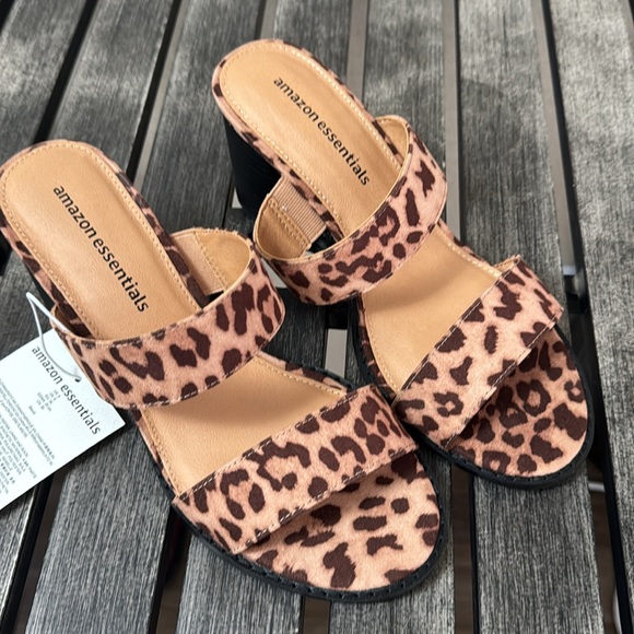 3 inch Cheetah print Amazon Heels size 8 - Picture 2 of 6
